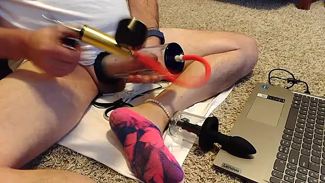 Snapshot of femgui69 chatting on 11.04.25 femgui69 online show from 11.04.25