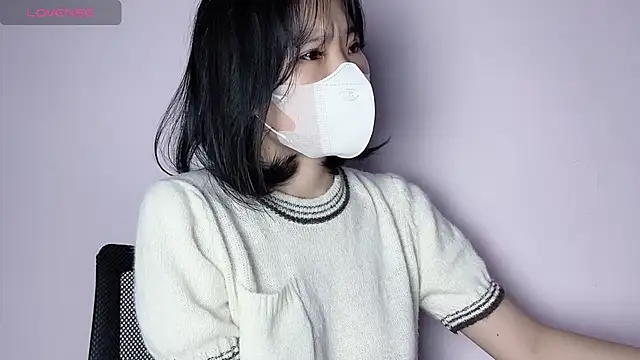 Snapshot of Baenee chatting on 10.29.25 Baenee online show from 10.29.25