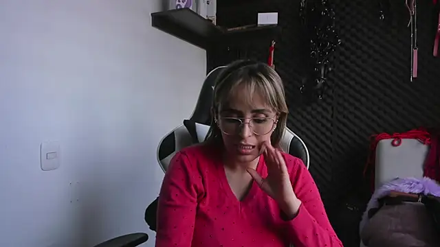 Snapshot of Sara_Mills06 chatting on 12.11.24 Sara Mills06 online show from 12.11.24