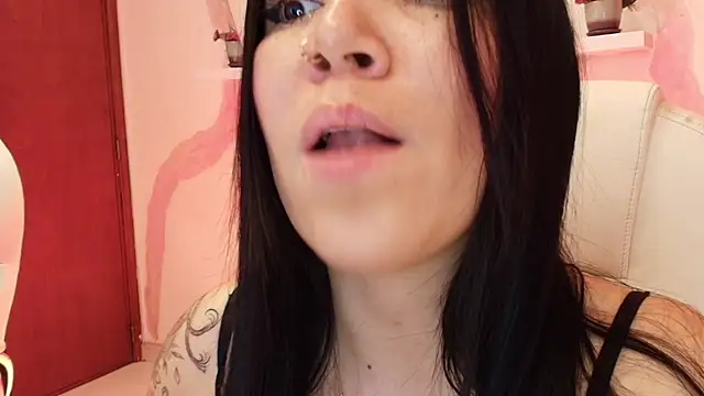 Snapshot of AilynRed chatting on 02.21.25 AilynRed online show from 02.21.25