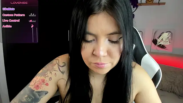 Snapshot of AilynRed chatting on 10.02.25 AilynRed online show from 10.02.25