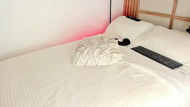 iam-ella18 online show from 07.07.26