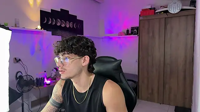 Snapshot of Kisan_Smith chatting on 05.18.26 Kisan Smith online show from 05.18.26