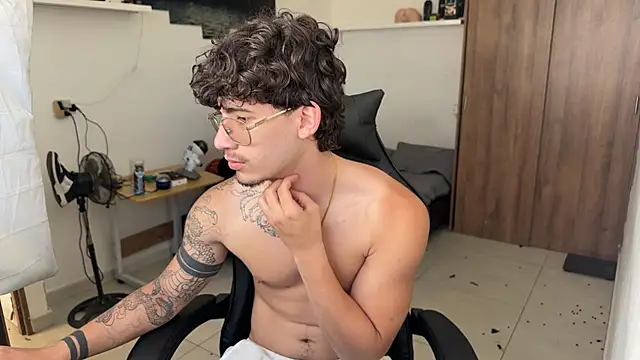 Snapshot of Kisan_Smith chatting on 05.20.26 Kisan Smith online show from 05.20.26
