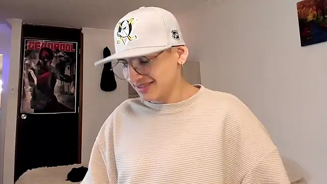 Snapshot of a_lejandro_0_8 chatting on 12.22.24 a lejandro 0 8 online show from 12.22.24