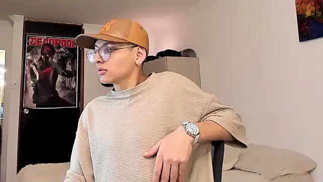 Snapshot of a_lejandro_0_8 chatting on 12.24.24 a lejandro 0 8 online show from 12.24.24