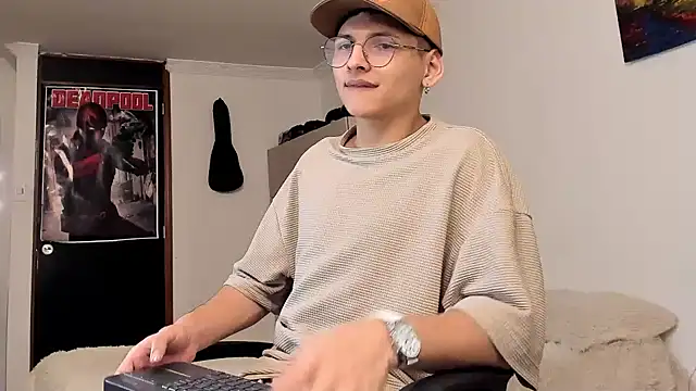 Snapshot of a_lejandro_0_8 chatting on 12.24.24 a lejandro 0 8 online show from 12.24.24