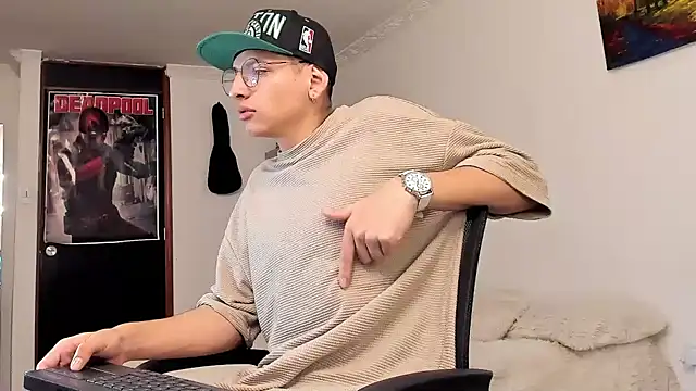 Snapshot of a_lejandro_0_8 chatting on 12.24.24 a lejandro 0 8 online show from 12.24.24