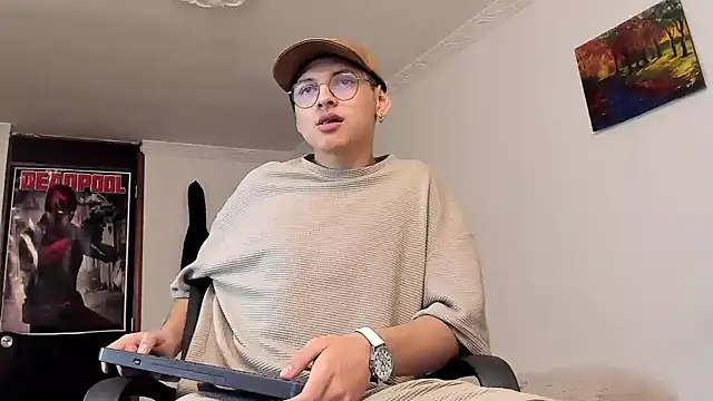 Snapshot of a_lejandro_0_8 chatting on 12.25.24 a lejandro 0 8 online show from 12.25.24