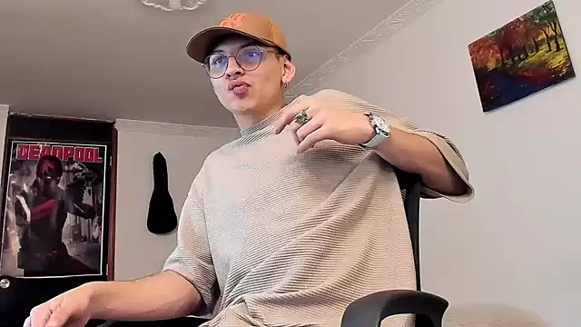 Snapshot of a_lejandro_0_8 chatting on 12.25.24 a lejandro 0 8 online show from 12.25.24