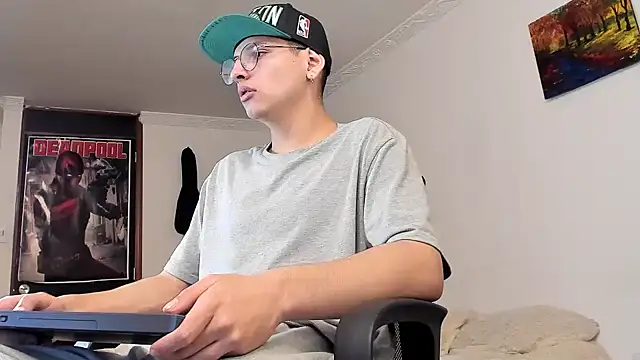 Snapshot of a_lejandro_0_8 chatting on 12.26.24 a lejandro 0 8 online show from 12.26.24