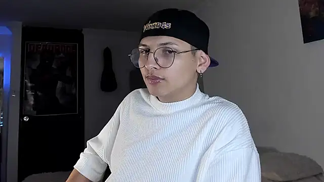 Snapshot of a_lejandro_0_8 chatting on 12.26.24 a lejandro 0 8 online show from 12.26.24