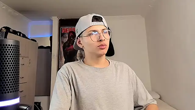 Snapshot of a_lejandro_0_8 chatting on 01.20.25 a lejandro 0 8 online show from 01.20.25