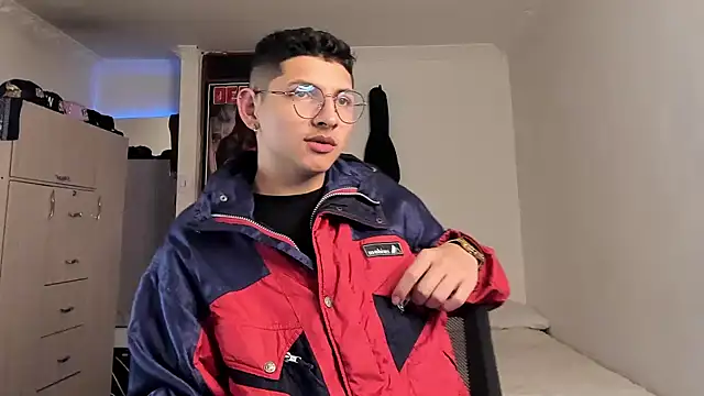 Snapshot of a_lejandro_0_8 chatting on 01.21.25 a lejandro 0 8 online show from 01.21.25