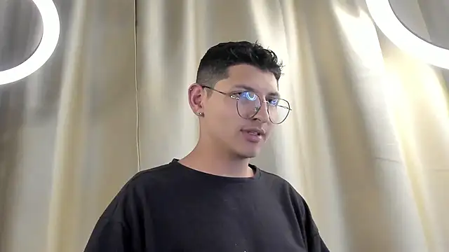 Snapshot of a_lejandro_0_8 chatting on 02.06.25 a lejandro 0 8 online show from 02.06.25