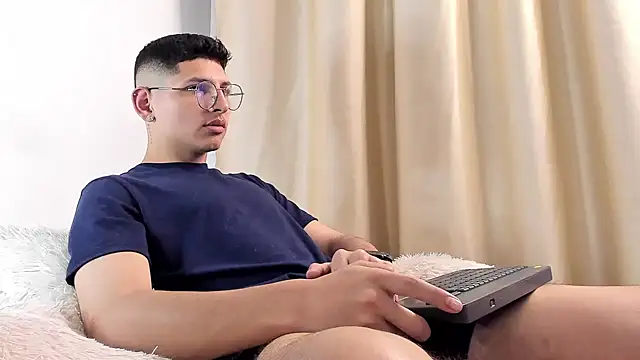 Snapshot of a_lejandro_0_8 chatting on 02.07.25 a lejandro 0 8 online show from 02.07.25