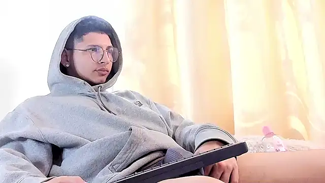 Snapshot of a_lejandro_0_8 chatting on 02.09.25 a lejandro 0 8 online show from 02.09.25