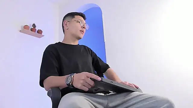 Snapshot of a_lejandro_0_8 chatting on 02.26.25 a lejandro 0 8 online show from 02.26.25