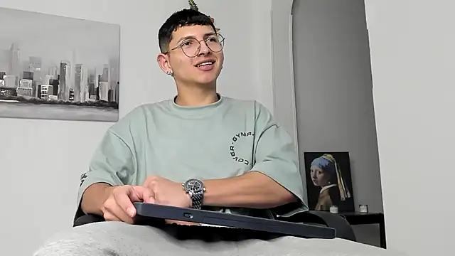 Snapshot of a_lejandro_0_8 chatting on 03.07.25 a lejandro 0 8 online show from 03.07.25