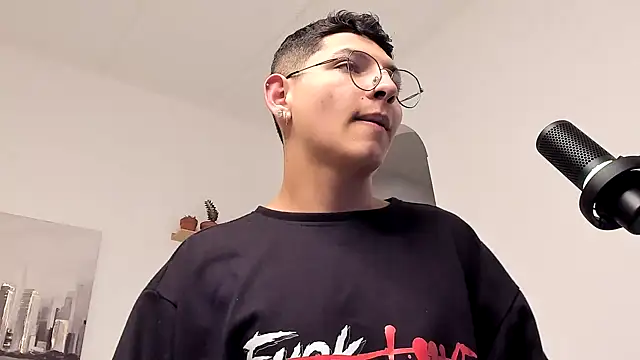 Snapshot of a_lejandro_0_8 chatting on 03.07.25 a lejandro 0 8 online show from 03.07.25