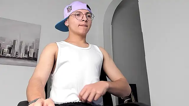 Snapshot of a_lejandro_0_8 chatting on 03.10.25 a lejandro 0 8 online show from 03.10.25