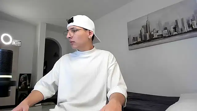 Snapshot of a_lejandro_0_8 chatting on 03.11.25 a lejandro 0 8 online show from 03.11.25