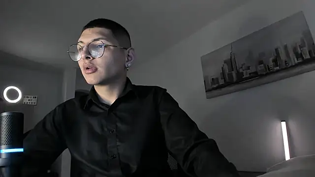 Snapshot of a_lejandro_0_8 chatting on 03.15.25 a lejandro 0 8 online show from 03.15.25