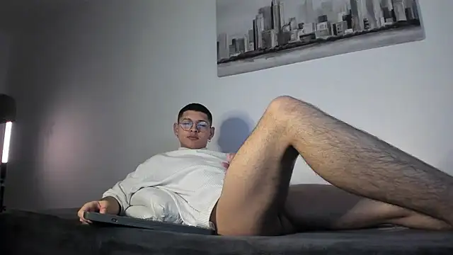 Snapshot of a_lejandro_0_8 chatting on 03.17.25 a lejandro 0 8 online show from 03.17.25