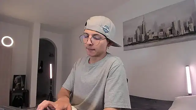 Snapshot of a_lejandro_0_8 chatting on 03.19.25 a lejandro 0 8 online show from 03.19.25