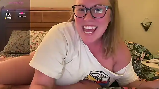 GlitterKitty108 online show from 10.20.25