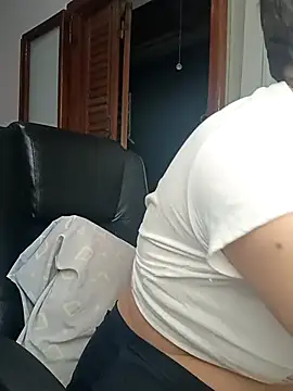 Snapshot of ConeNella chatting on 03.22.25 ConeNella online show from 03.22.25