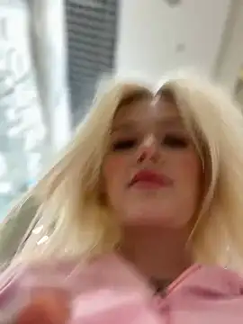 Snapshot of MilaDemies chatting on 12.20.24 MilaDemies online show from 12.20.24