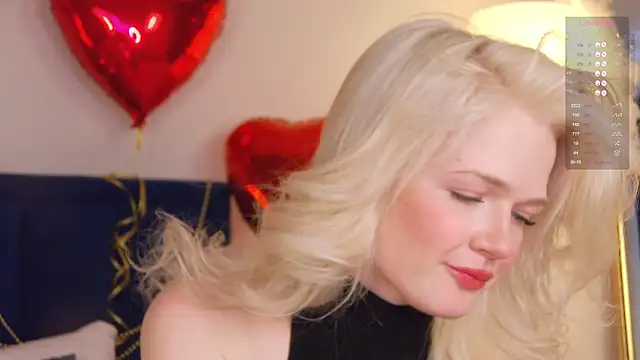 Snapshot of MilaDemies chatting on 12.28.24 MilaDemies online show from 12.28.24