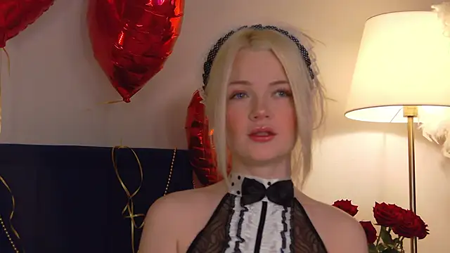 Snapshot of MilaDemies chatting on 01.05.25 MilaDemies online show from 01.05.25