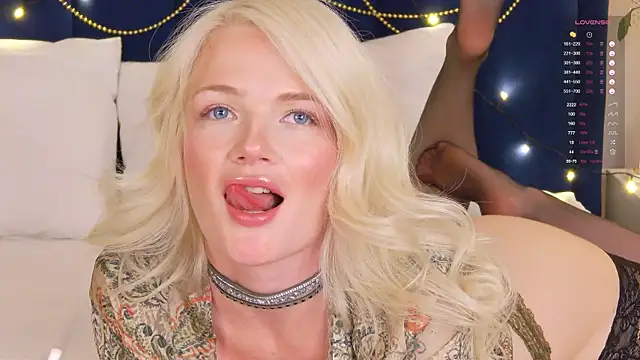 Snapshot of MilaDemies chatting on 02.19.25 MilaDemies online show from 02.19.25