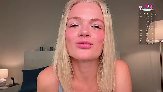 Snapshot of MilaDemies chatting on 10.04.25 MilaDemies online show from 10.04.25