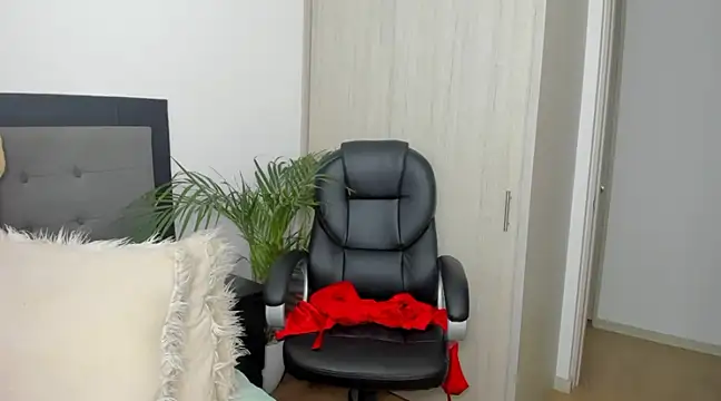 Snapshot of charlotte_tiller chatting on 12.12.24 charlotte tiller online show from 12.12.24