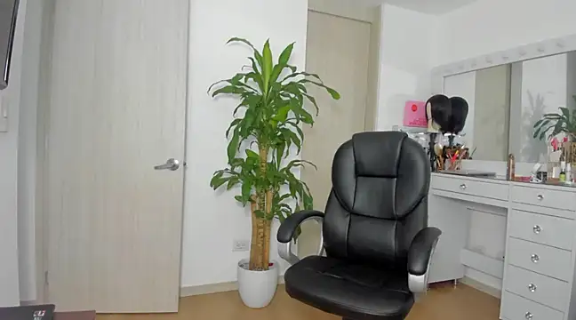 Snapshot of charlotte_tiller chatting on 01.18.25 charlotte tiller online show from 01.18.25