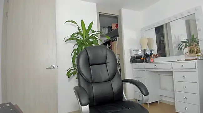 Snapshot of charlotte_tiller chatting on 02.01.25 charlotte tiller online show from 02.01.25