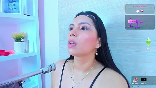 Snapshot of evelinn_belen chatting on 09.18.25 evelinn belen online show from 09.18.25