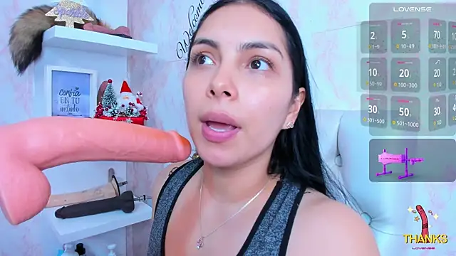 Snapshot of evelinn_belen chatting on 12.15.25 evelinn belen online show from 12.15.25