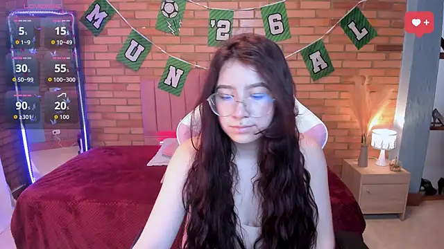 Snapshot of Amy_joones chatting on 06.23.26 Amy joones online show from 06.23.26