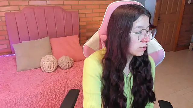 Snapshot of Amy_joones chatting on 07.28.26 Amy joones online show from 07.28.26
