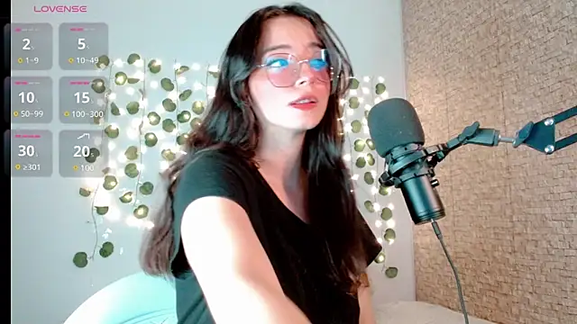 Snapshot of emma_unu chatting on 12.04.24 emma unu online show from 12.04.24