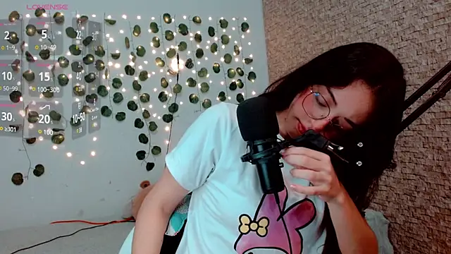 Snapshot of emma_unu chatting on 01.14.25 emma unu online show from 01.14.25