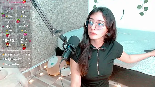 Snapshot of emma_unu chatting on 02.13.25 emma unu online show from 02.13.25