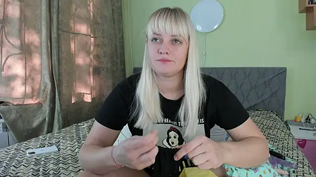 Kira Miler online show from 09.16.25