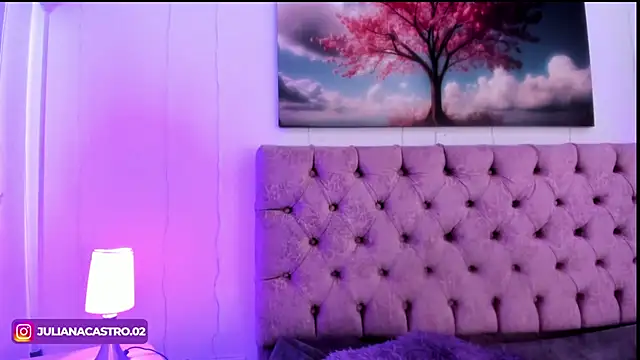 Julianaa Castro  online show from 02.25.25