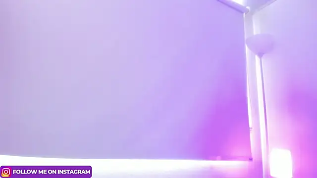 Julianaa Castro  online show from 03.13.25