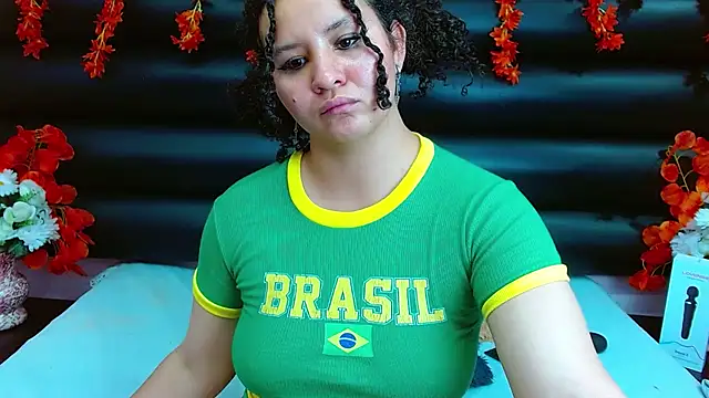 Snapshot of AlaSmith chatting on 02.04.25 AlaSmith online show from 02.04.25